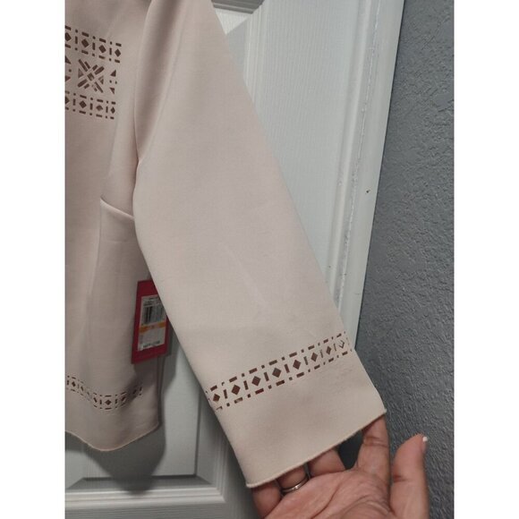 Vince Camuto Women’s Beige Mock Neck Laser Cut Out Blouse, 3/4 Sleeve Size Small - Picture 6 of 8